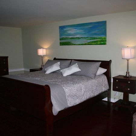 Shea'S Riverside Inn & Motel Essex Buitenkant foto