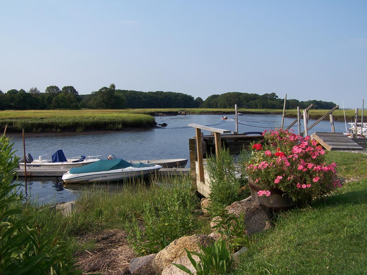 Shea'S Riverside Inn & Motel Essex Buitenkant foto