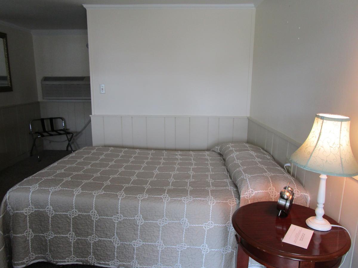 Shea'S Riverside Inn & Motel Essex Buitenkant foto