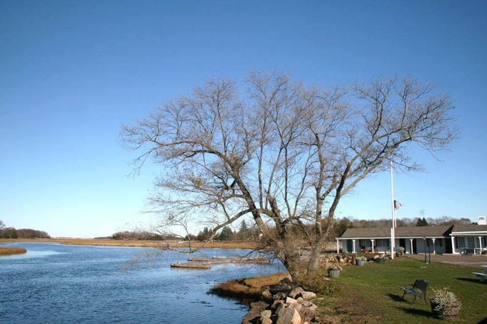 Shea'S Riverside Inn & Motel Essex Buitenkant foto