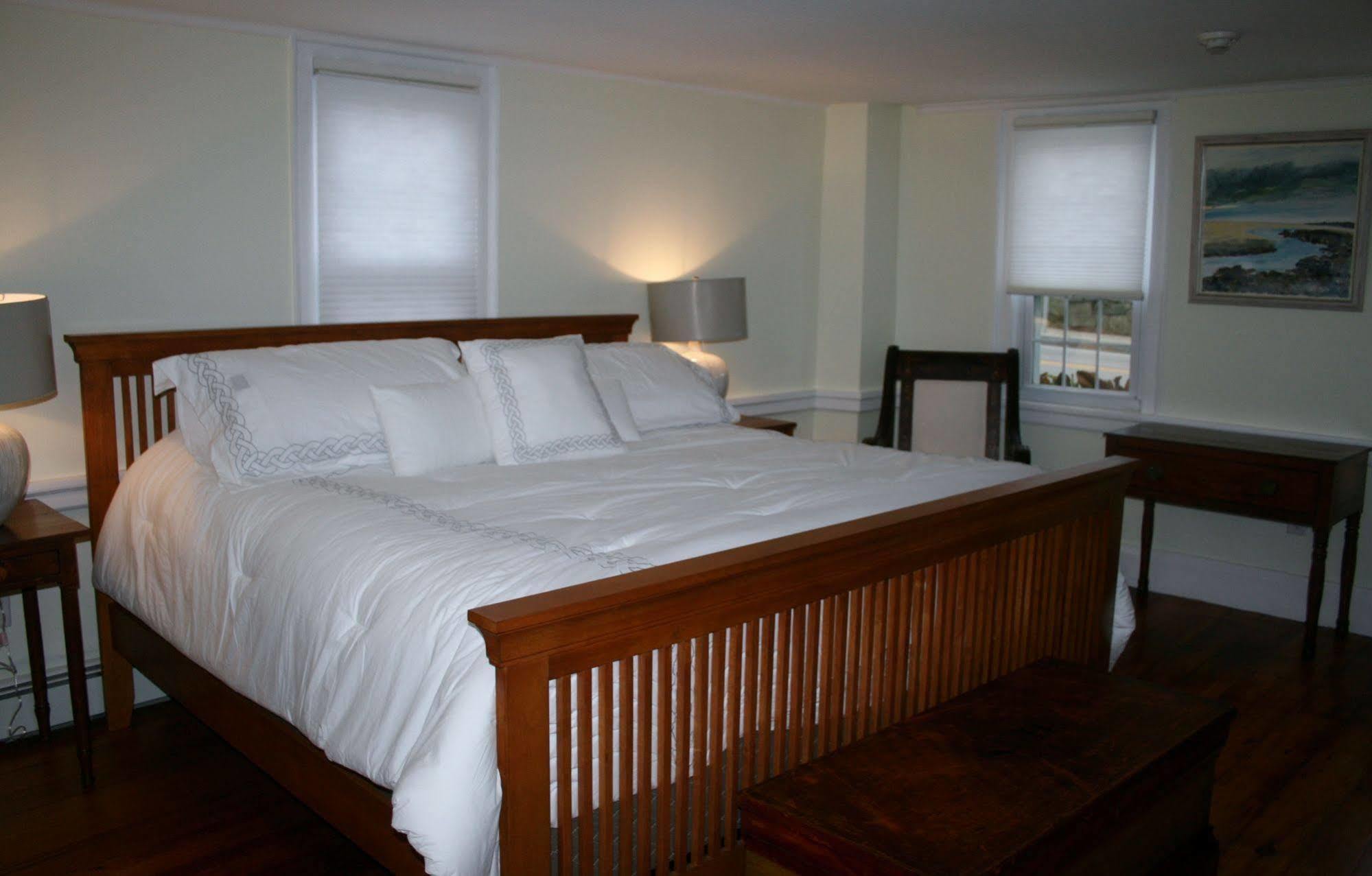 Shea'S Riverside Inn & Motel Essex Buitenkant foto